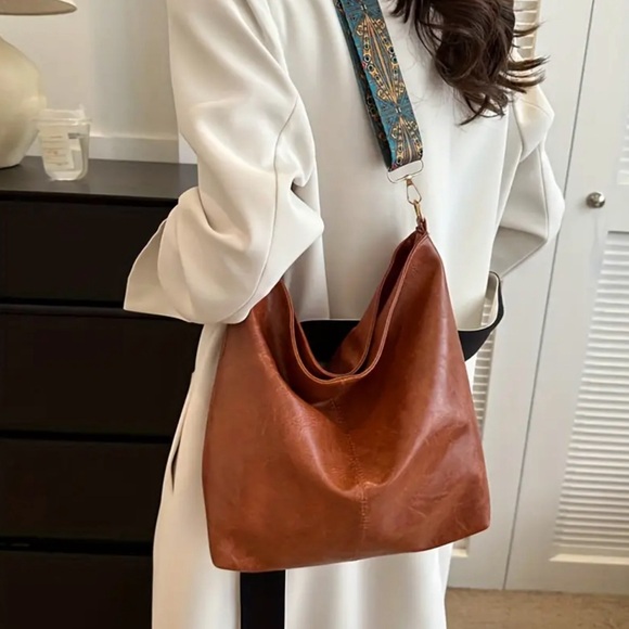 Retro Vegan Leather Crossbody Shoulder Bag - Stylish, Water-Resistant - Picture 2 of 7